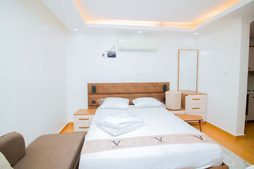 Superior One-Bedroom - Kitchen
